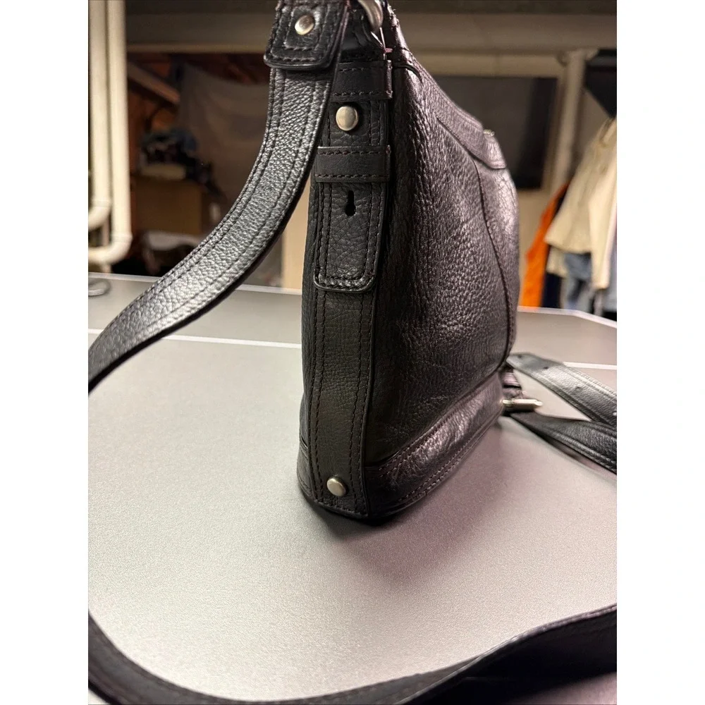 Fossil Black Pebbled Leather Crossbody Bag ZB2544 Silver Tone Keyhole Logo‎